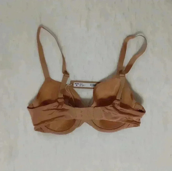 Skims Weightless Demi Bra - Picture 7 of 8